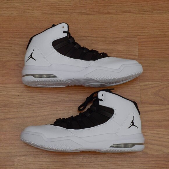 jordan max aura size 11